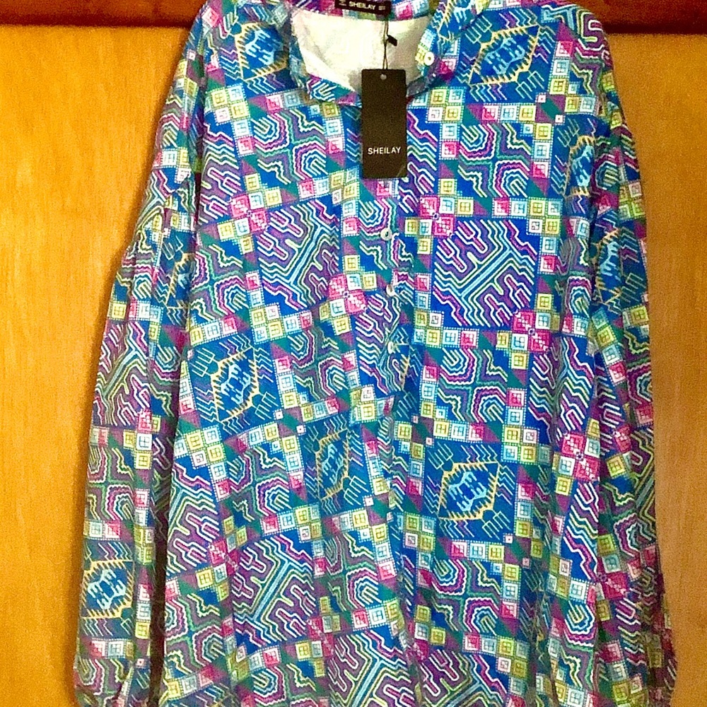 Bottom up blouse with a blue pattern